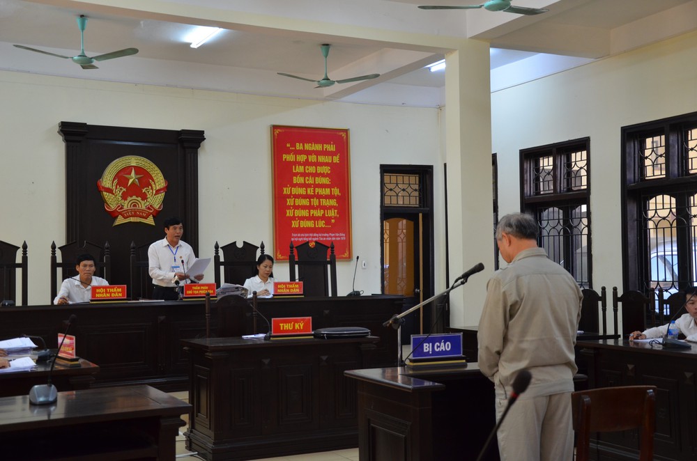 Phạt 8 năm tù cựu Hiệu trưởng Đinh Bằng My dâm ô hàng loạt nam sinh ở Phú Thọ - Ảnh 2.