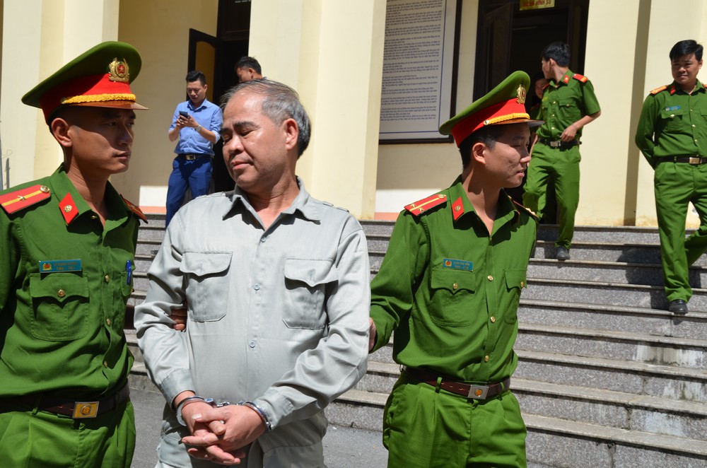 Phạt 8 năm tù cựu Hiệu trưởng Đinh Bằng My dâm ô hàng loạt nam sinh ở Phú Thọ - Ảnh 5.