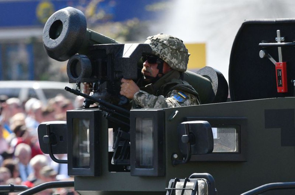 Tên lửa Javelin Mỹ vô dụng ở Ukraine: Sợ hãi Gấu Nga phải tránh xa hàng trăm km! - Ảnh 1.