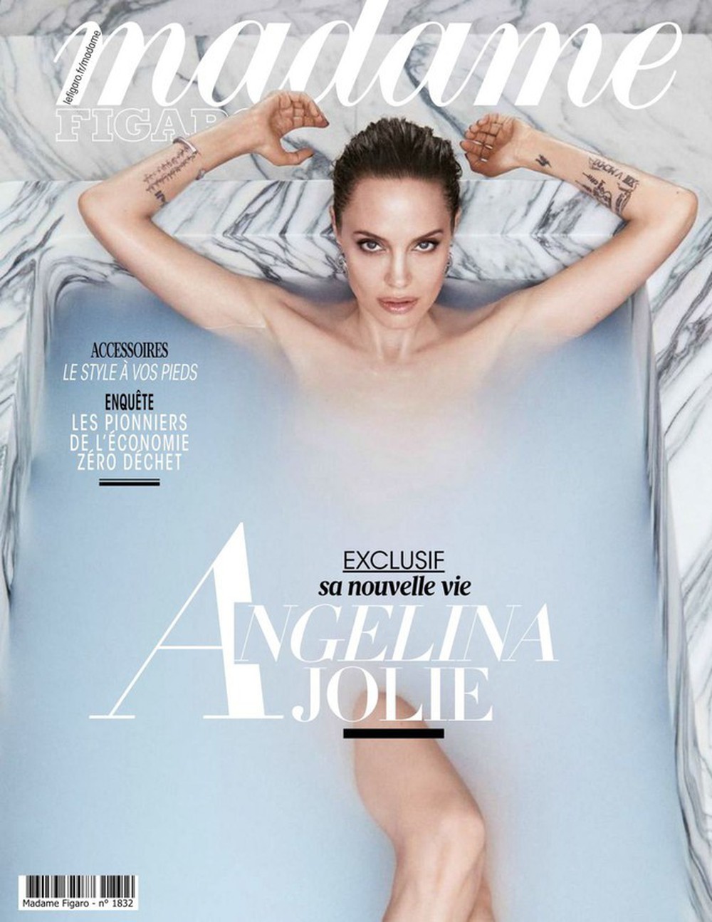 Angelina Jolie is charming and enchanting while relaxing in the bathtub - Photo 1.