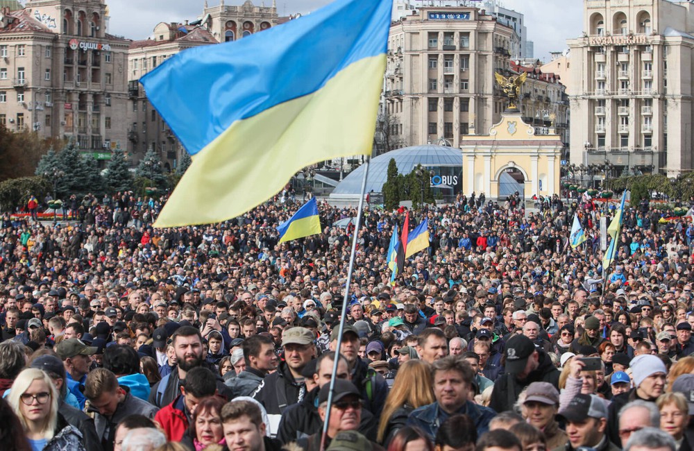 Ukraine biểu tình lớn trước thềm thượng đỉnh với Nga: Công thức hòa bình lung lay? - Ảnh 1.
