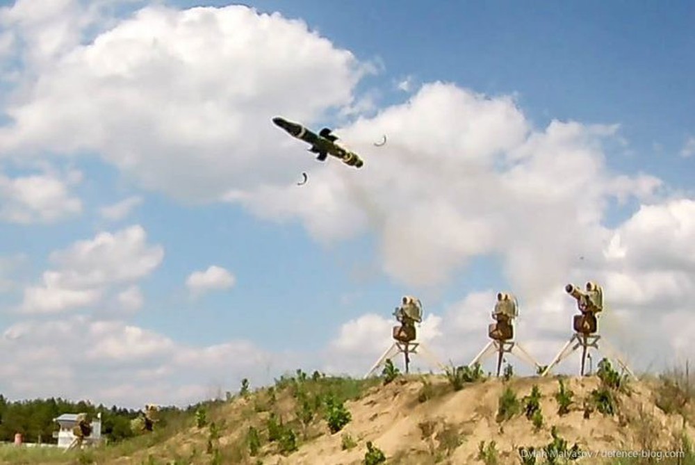 Tên lửa đa năng mới của Ukraine khiến xe tăng và trực thăng Nga không còn đất diễn? - Ảnh 14.