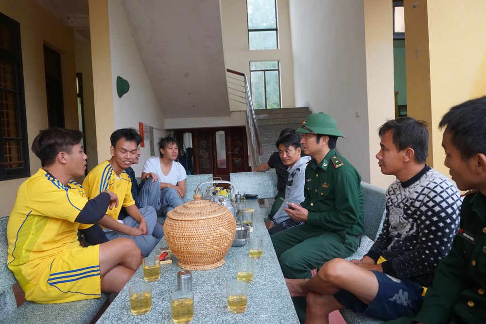 Tàu chìm dần, tôi hô mọi người ôm chặt nhau mặc sóng biển đánh tới đâu thì đánh - Ảnh 1.