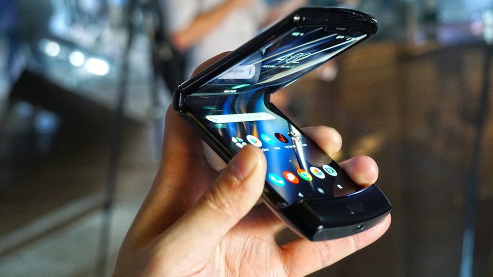 Huyền thoại Motorola Razr hồi sinh dưới dạng smartphone màn hình gập cực ấn tượng - Ảnh 1.
