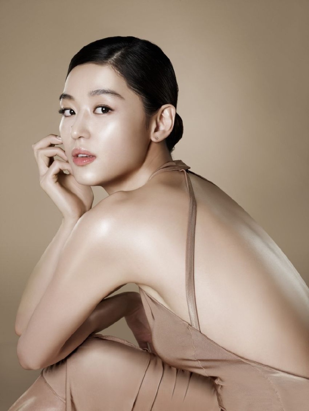 Cô nàng ngổ ngáo Jun Ji Hyun: Ngọc nữ vạn người mê thành con dâu gia tộc tài phiệt Hàn Quốc - Ảnh 17.