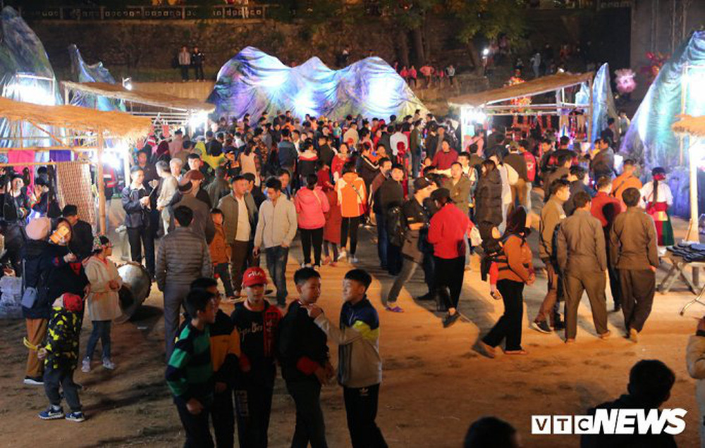 Ảnh: Hàng vạn người dự lễ hội Hoa tam giác mạch ở Hà Giang - Ảnh 2.