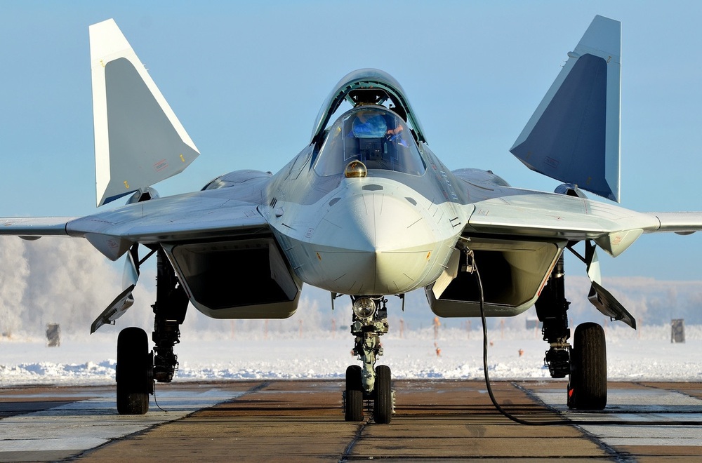 Su-57 quật sấp mặt F-35 ở UAE: Nga tung nước cờ hiểm hạ gục Mỹ ngay trên sân đồng minh? - Ảnh 2.