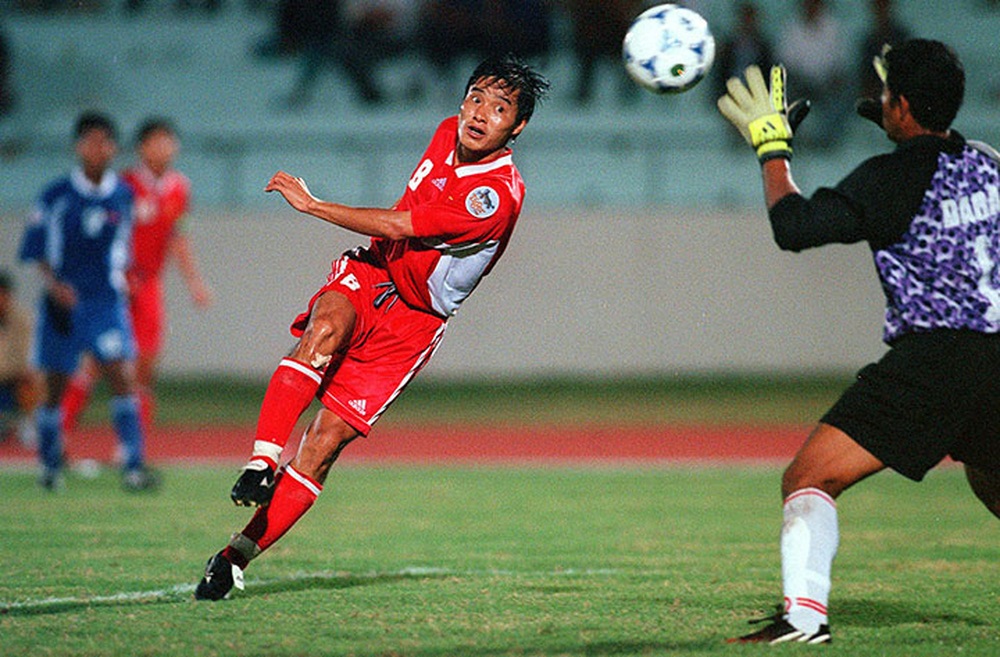 Kỷ lục khó xô đổ của bóng đá Việt Nam và nỗi đau day dứt bởi độc chiêu từ người Thái - Ảnh 2.