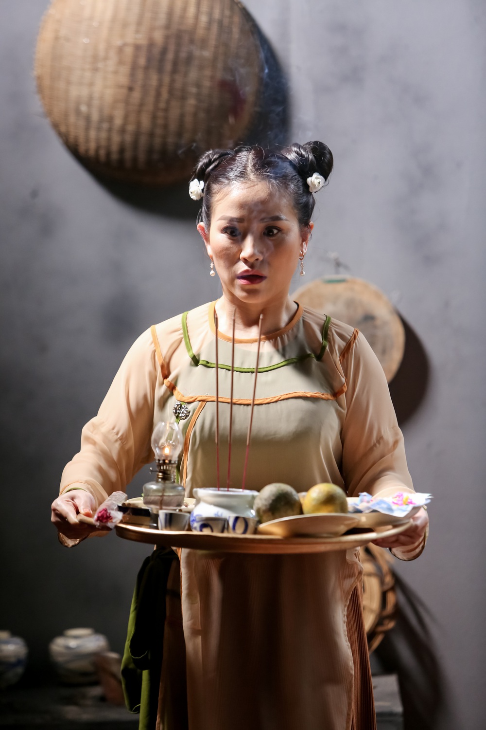 Hoài Linh khiến Nam Thư, Kiều Linh sợ hãi với hình tượng ghê gớm - Ảnh 1.