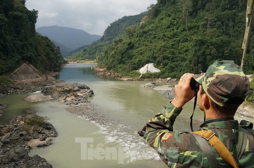 Cùng biên phòng Ka Lăng tuần tra nơi sông Đà chảy vào đất Việt - Ảnh 8.
