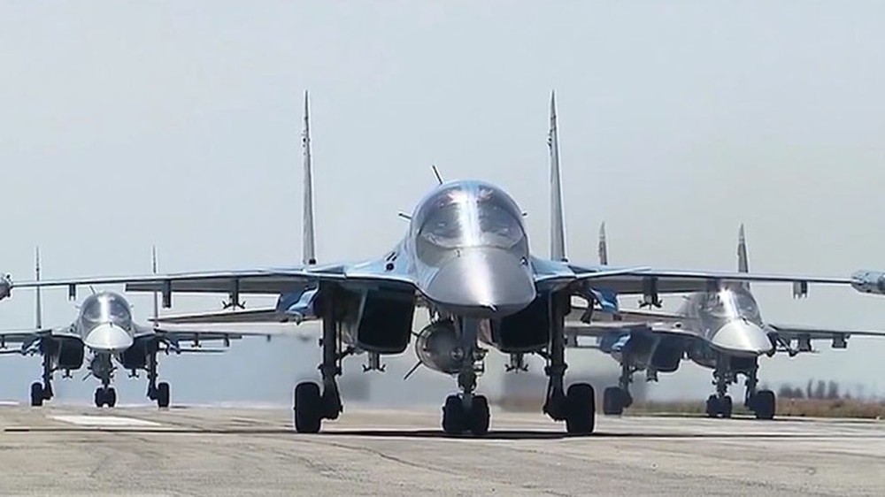 B-52 Mỹ áp sát Căn cứ KQ Khmeimim của Nga ở Syria, S-400 trố mắt nhìn - Bất ngờ chưa từng có - Ảnh 15.