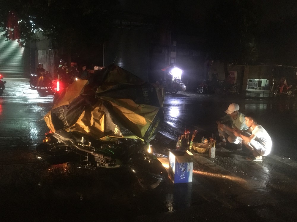 Truy tìm ô tô cán 1 người chết, 2 người nguy kịch rồi bỏ trốn
