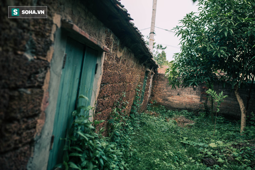 Cận cảnh chiếc chum nước có giá cả tỷ đồng tại ngôi nhà hơn 400 năm tuổi lại làng cổ Đường Lâm - Ảnh 10.