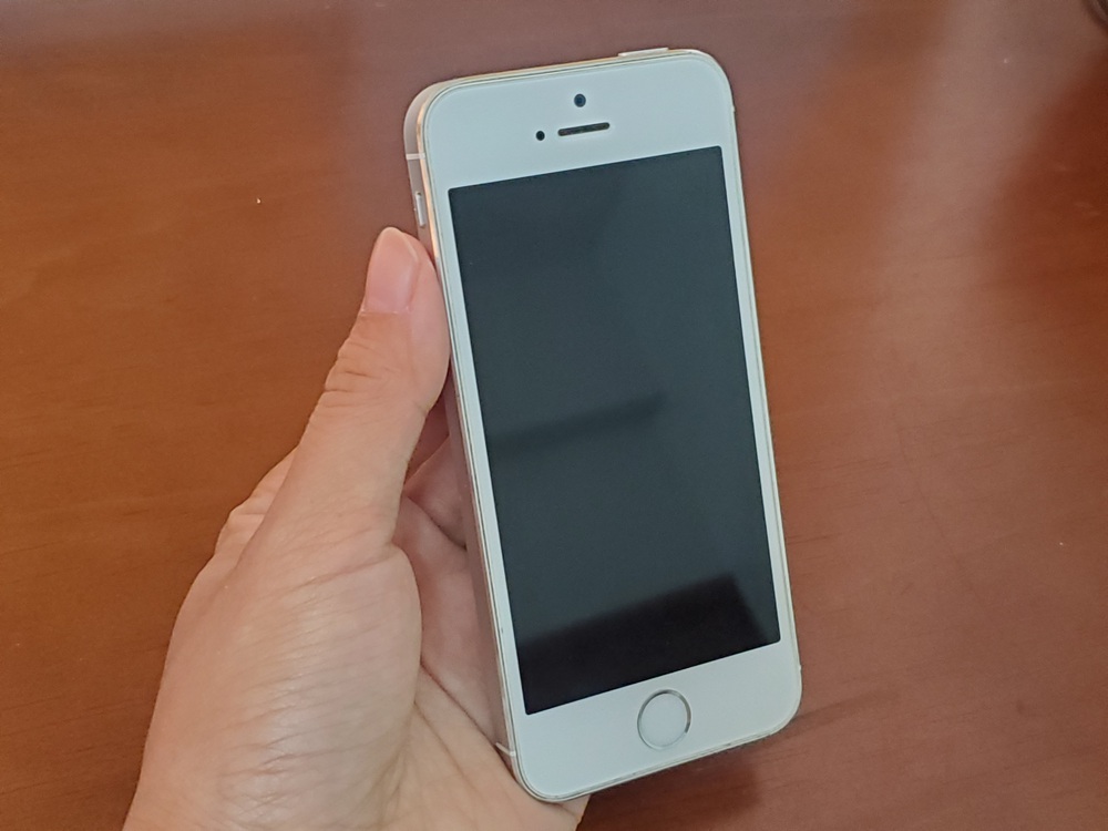 iPhone 5S đắt bỏng tay một thời xuống giá thảm, ngang ngửa chiếc điện thoại cục gạch - Ảnh 4.