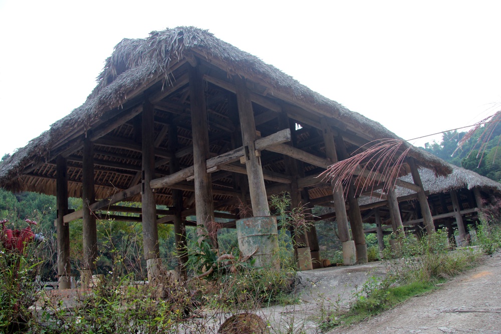Chủ phim trường ở Lạng Sơn từng bị xử phạt hành chính vì xây dựng nhà sàn trên đất rừng - Ảnh 2.