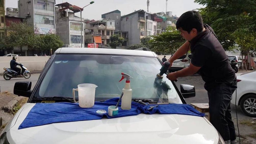 Cách xử lý các vết xước trên mặt kính ô tô đơn giản và hiệu quả - Ảnh 2.
