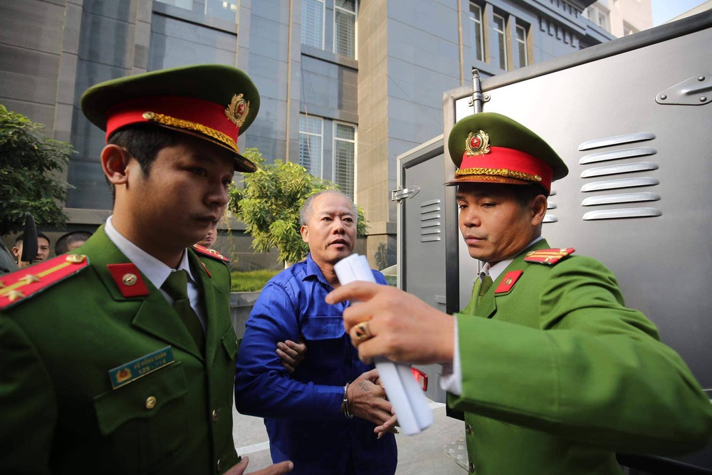 Gã anh trai truy sát gia đình em ở Đan Phượng bị tuyên mức án tử hình - Ảnh 19.