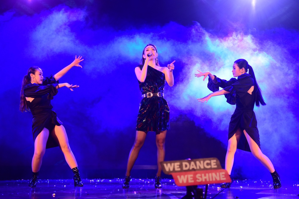 Minh Hằng, Trọng Hiếu nhảy sung trên sân khấu đêm chung kết Kpop Dance For Youth - Ảnh 5.