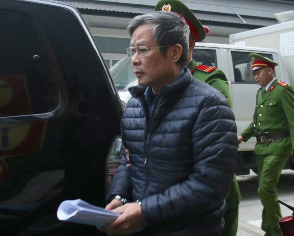 Hình ảnh mới nhất phiên xét xử vụ MobiFone mua AVG: ông Nguyễn Bắc Son, Trương Minh Tuấn tới tòa - Ảnh 5.