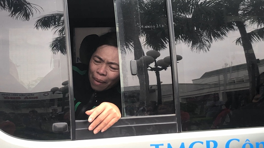 Hàng trăm người vây kín bệnh viện đòi làm rõ cái chết bất thường của sản phụ - Ảnh 2.