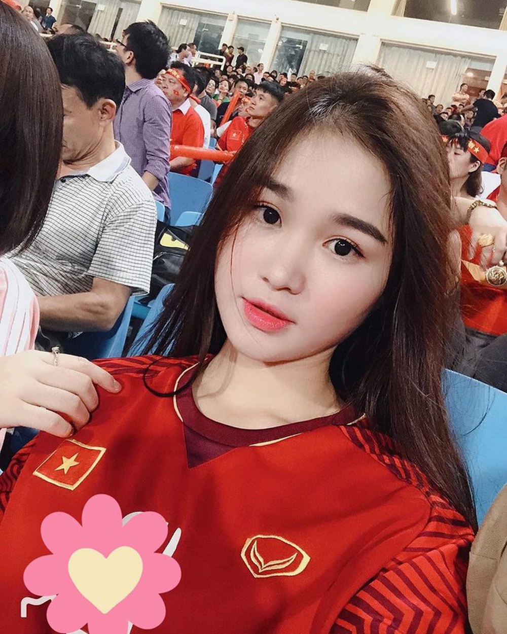 Nhan sắc gợi cảm của hot girl Táo Quân bị đồn là bạn gái tiền vệ Hoàng Đức - Ảnh 4.