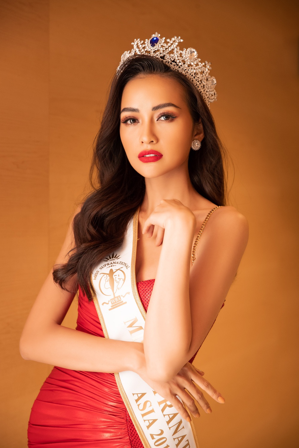 Hoa hậu Siêu quốc gia châu Á Ngọc Châu khoe chân dài, lưng trần gợi cảm - Ảnh 1.