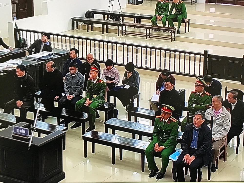 Ngày 6 xử vụ MobiFone mua AVG: Đến hiện tại, gia đình bị cáo Nguyễn Bắc Son đã khắc phục được 21 tỷ đồng - Ảnh 13.