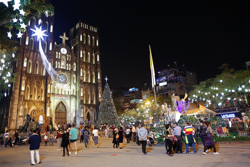 Những điểm lý tưởng đón Giáng Sinh, Noel tại Hà Nội và TP HCM - Ảnh 1.