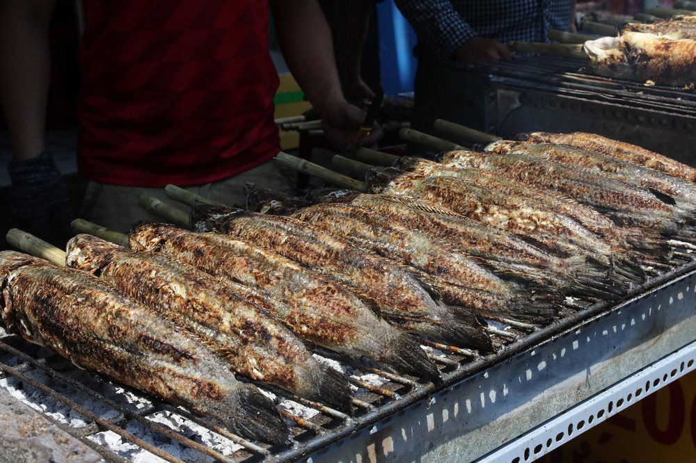 Cửa hàng ở Sài Gòn bán hàng nghìn con cá lóc nướng trong ngày vía Thần Tài - Ảnh 14.