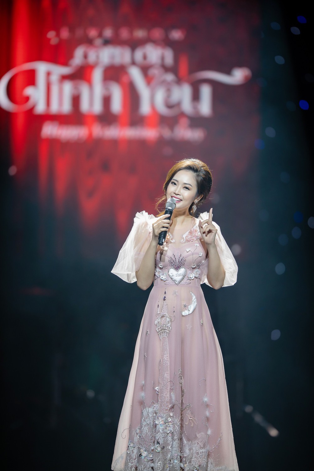 MC Thùy Linh xinh đẹp nhưng 32 tuổi vẫn than ế - Ảnh 4.