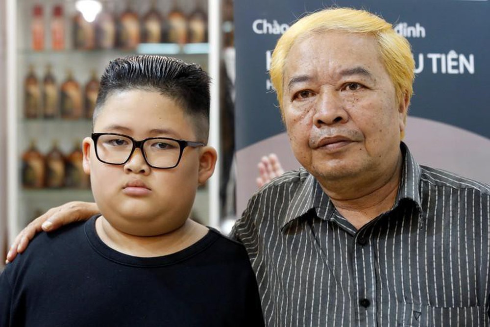 Cách chào đón thượng đỉnh Mỹ-Triều có 1 không 2 ở Hà Nội: Miễn phí cắt tóc giống 2 ông Kim-Trump - Ảnh 7.