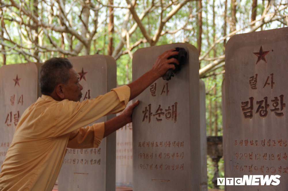 Ảnh: Người thương binh hơn 20 năm cặm cụi chăm sóc khu tưởng niệm liệt sĩ Triều Tiên ở Bắc Giang - Ảnh 4.