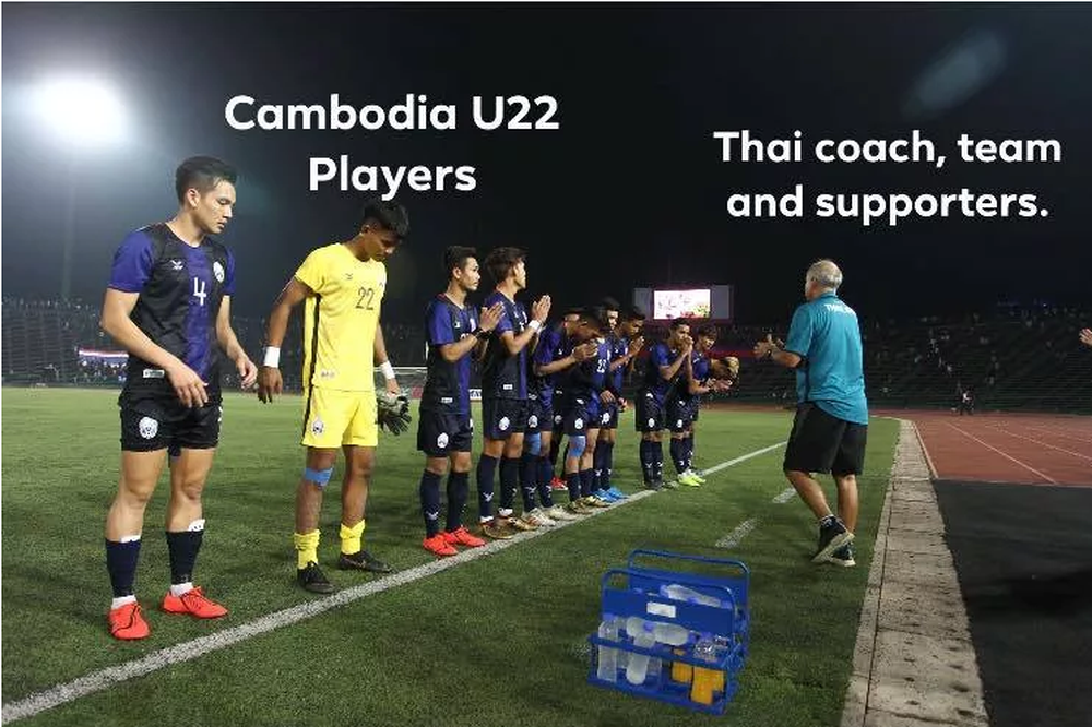 Fan Campuchia ôm nhau khóc sau trận thua Thái Lan và nỗi lo cho Việt Nam - Ảnh 2.