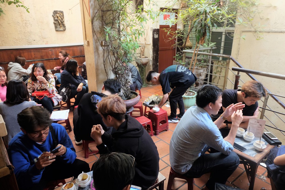 Chủ cafe Giảng: Khách đông khủng khiếp, không tính nổi bán bao nhiêu cốc đợt thượng đỉnh - Ảnh 3.