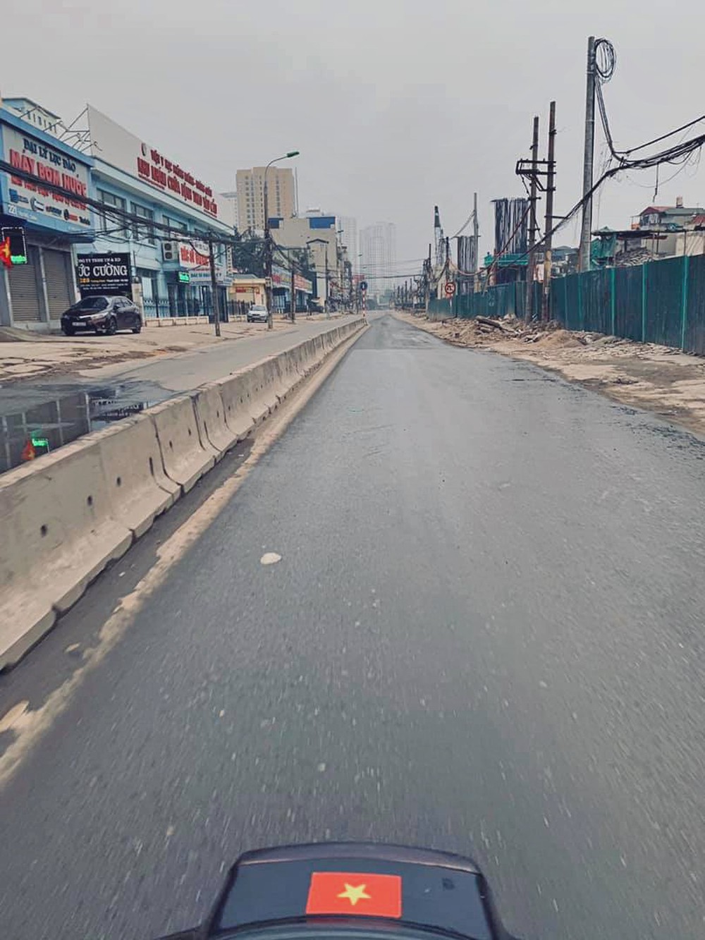 Hình ảnh so sánh trước và sau cho thấy đường phố Hà Nội khác biệt đến lạ thường khi bước sang ngày đầu năm mới - Ảnh 3.