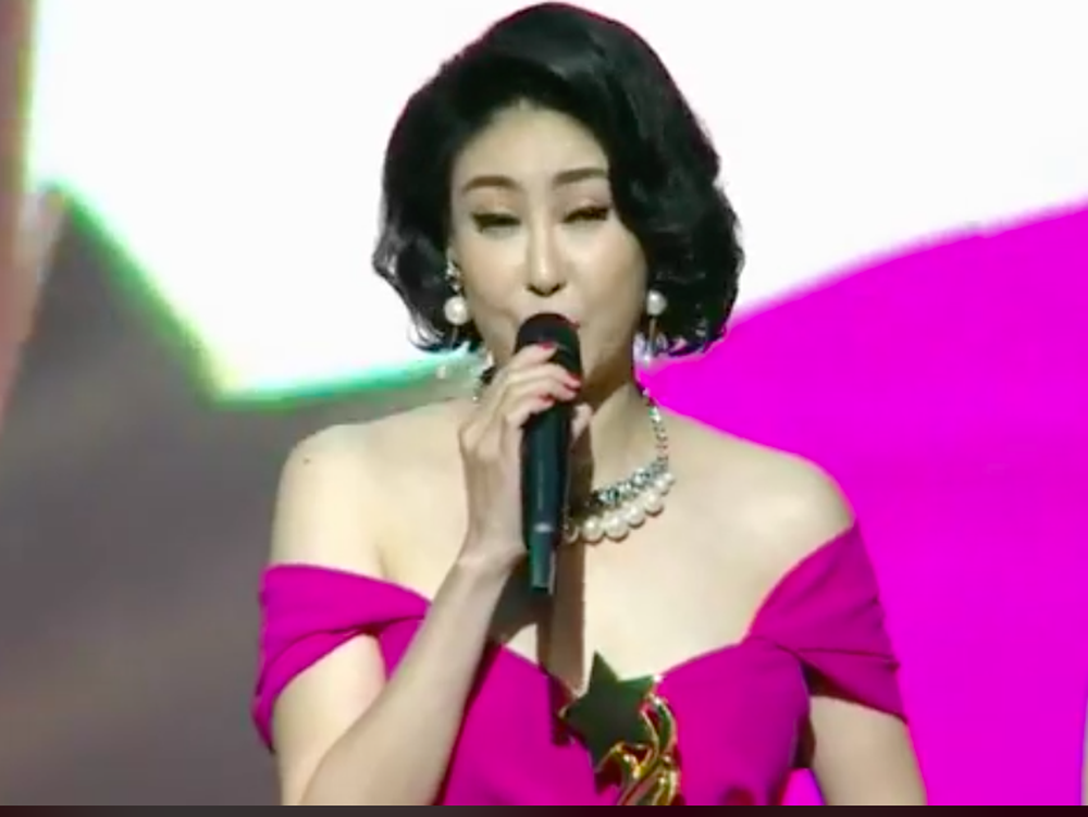 Hoa hậu Đinh Hiền Anh và Hà Kiều Anh đoạt giải Nữ hoàng Đêm hội chân dài - Ảnh 4.