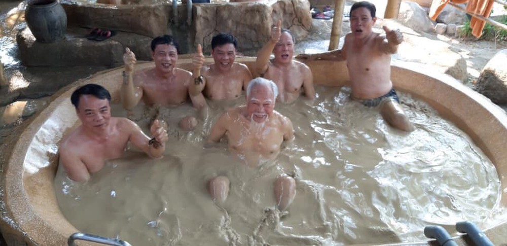 Cụ ông 92 tuổi bao vợ cùng 16 người con đi Đà Lạt - Nha Trang, các cháu chỉ được ở nhà hóng ảnh - Ảnh 7.