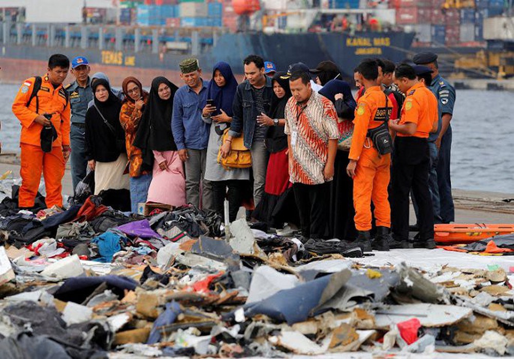 Máy bay Indonesia lao xuống biển: Người nhà nạn nhân đang bị Lion Air dùng mánh khóe đối phó? - Ảnh 3.