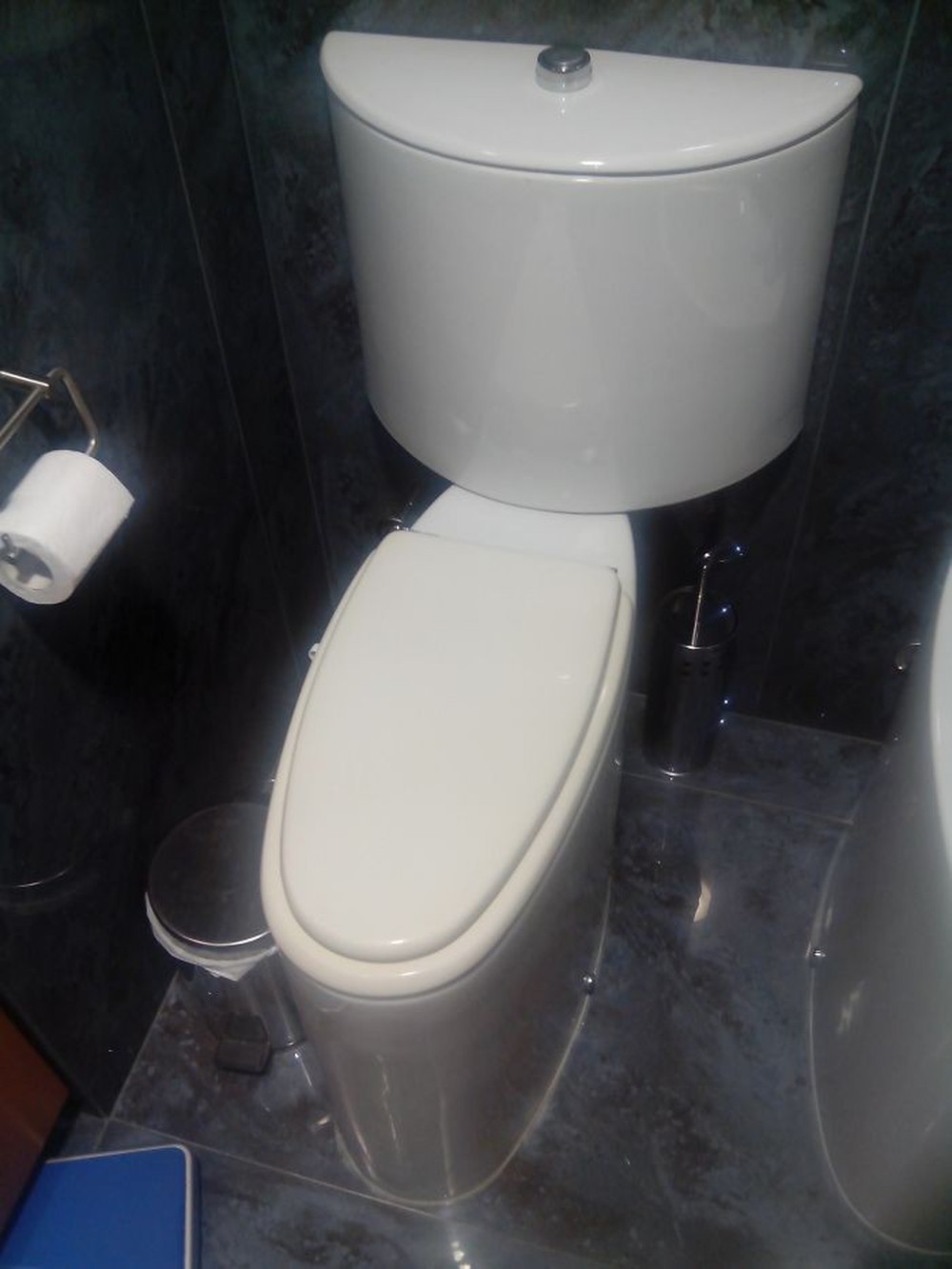 20 thiết kế nhà vệ sinh thảm họa khiến dân mạng thủ thỉ: Thôi, thà nhịn còn hơn - Ảnh 16.
