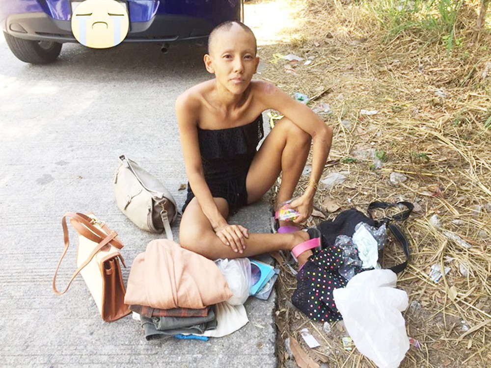 Mỹ nhân Thái Lan gây sốc khi sống cảnh bệ rạc nhếch nhác, ngồi bệt ở lề đường xin ăn - Ảnh 3.