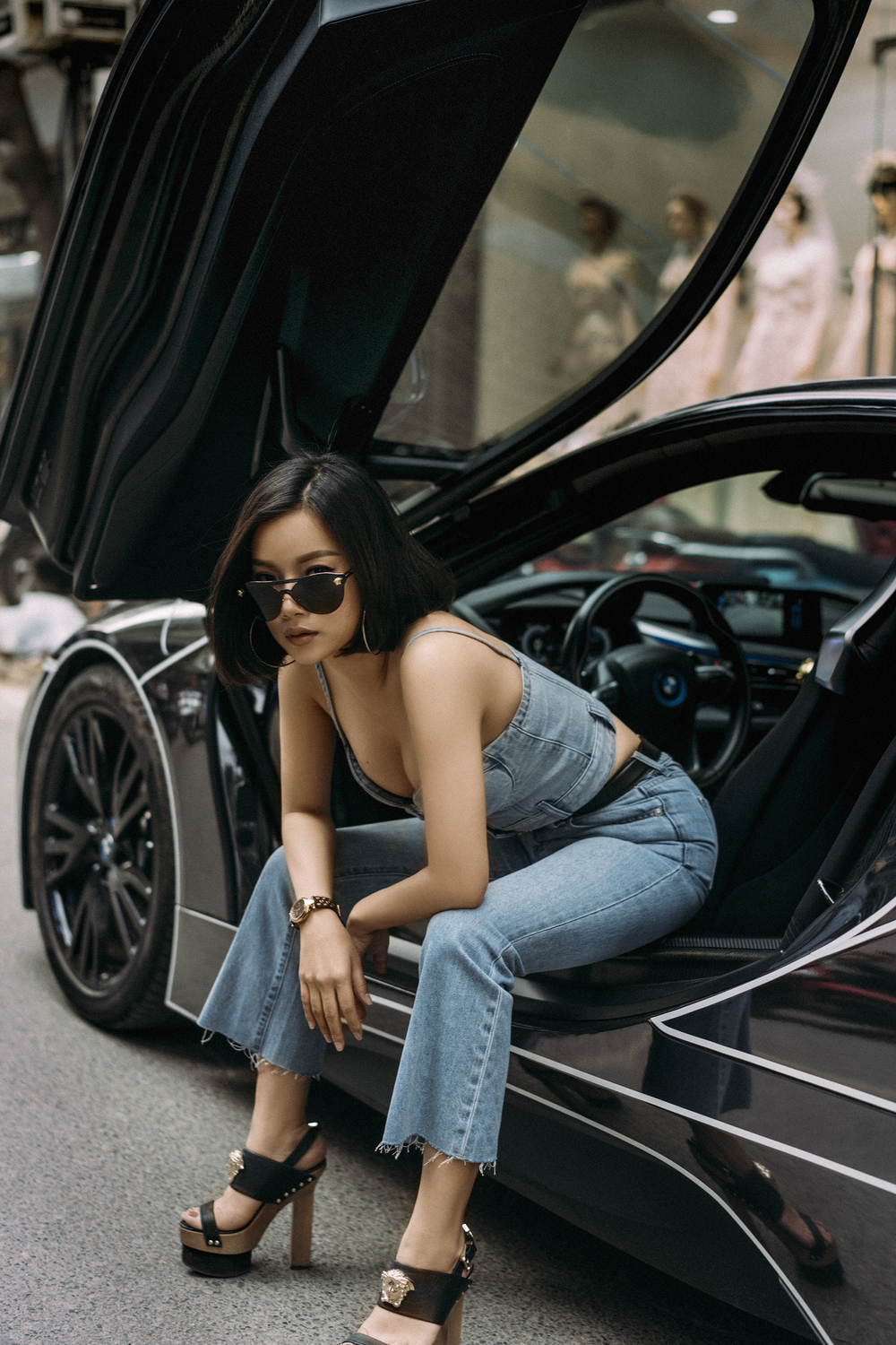 Thùy Victory gợi cảm bên siêu xe đắt đỏ - Ảnh 6.