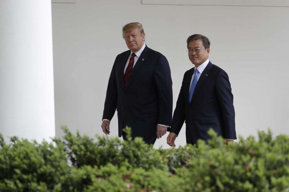 Nói chuyện riêng không quá 5 phút, TT Hàn Quốc muốn nhanh nhưng ông Trump chưa vội về đàm phán Mỹ Triều - Ảnh 1.