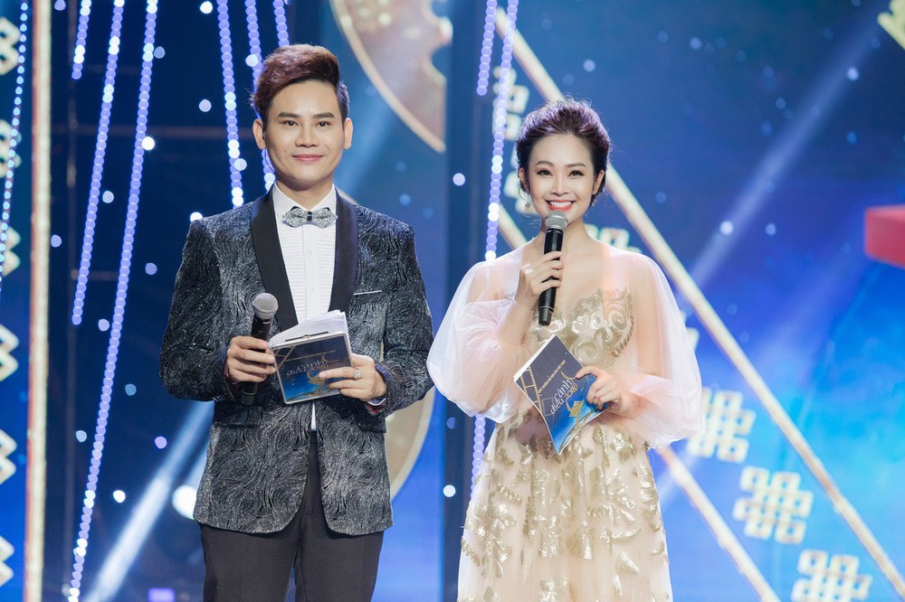 Thùy Linh tái xuất xinh đẹp sau một tháng nghỉ dưỡng vì bị ngã gãy tay, phải bó bột - Ảnh 7.