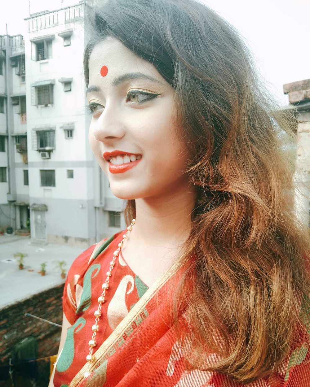 Xuất hiện trong lễ hội Mùa Xuân, thiếu nữ Ấn Độ khiến cộng đồng mạng chao đảo vì nhan sắc đẹp tựa thần tiên - Ảnh 16.