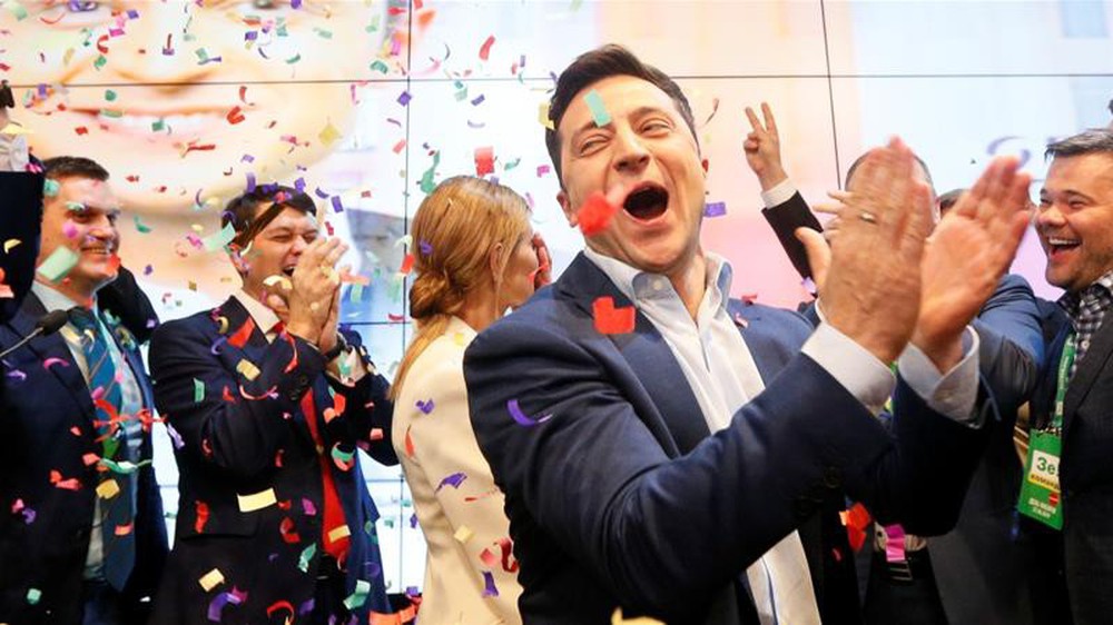 Bầu cử Ukraine: Điện Kremlin tọa sơn quan hổ đấu và điều trói buộc quyền lực thực sự của ông Zelensky - Ảnh 1.