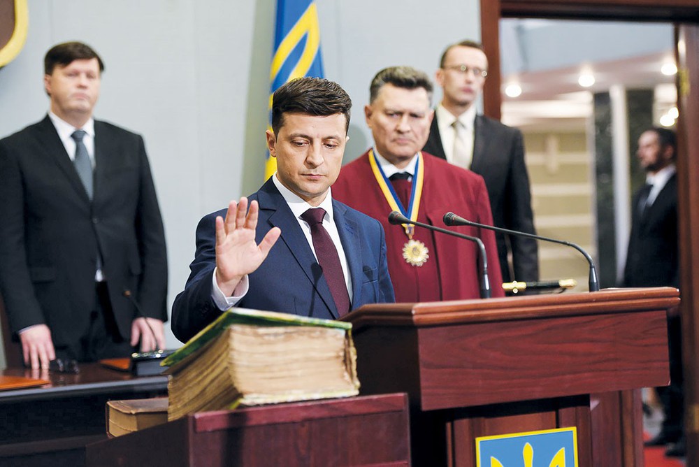 Kinh nghiệm bằng 0, vẫn thắng ngoạn mục: Vị sư phụ bí ẩn phía sau tân Tổng thống Ukraine là ai? - Ảnh 4.