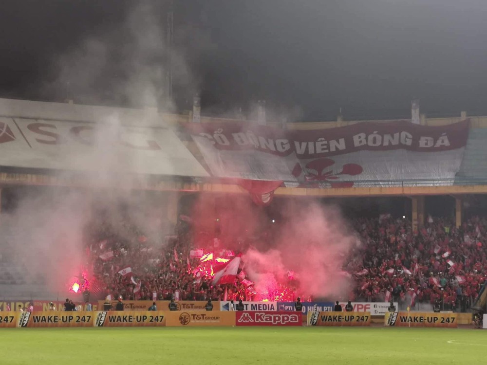 Hà Nội FC thất thu bao nhiêu tiền khi đá sân không khán giả với TP.HCM?