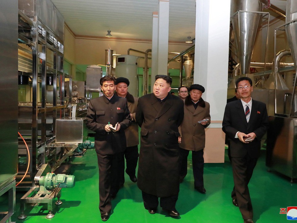 Ông Kim Jong Un thường chỉ đến 1 địa điểm đặc biệt trước hoặc sau sự kiện quan trọng: Ý nghĩa đằng sau là gì? - Ảnh 1.