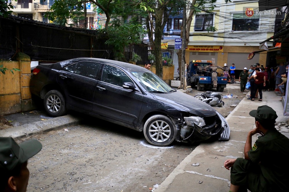 Nhân chứng thoát chết vụ ô tô Camry đi lùi tông tử vong 1 phụ nữ: Sau tai nạn, nữ tài xế mở cửa bỏ chạy - Ảnh 1.