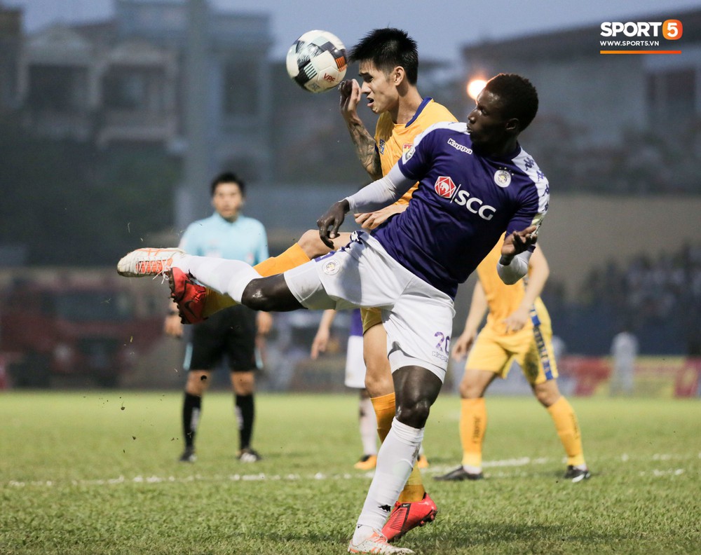 Bùi Tiến Dũng chán nản, không khí Hà Nội FC như đưa đám sau trận thua thảm trước CLB Thanh Hoá - Ảnh 10.